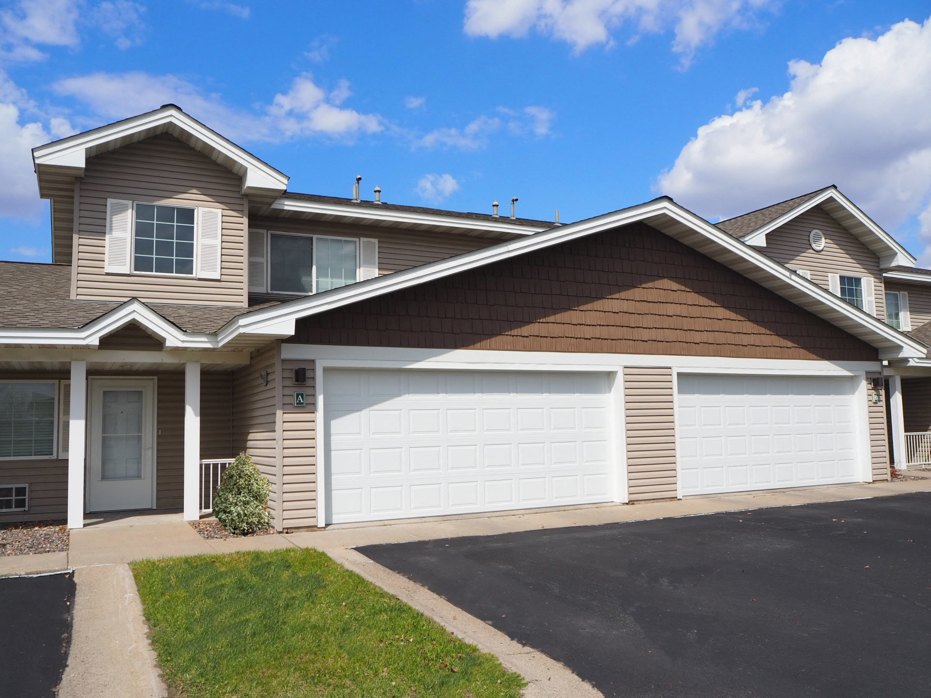 North Pointe Townhomes Apartments in Blaine, MN